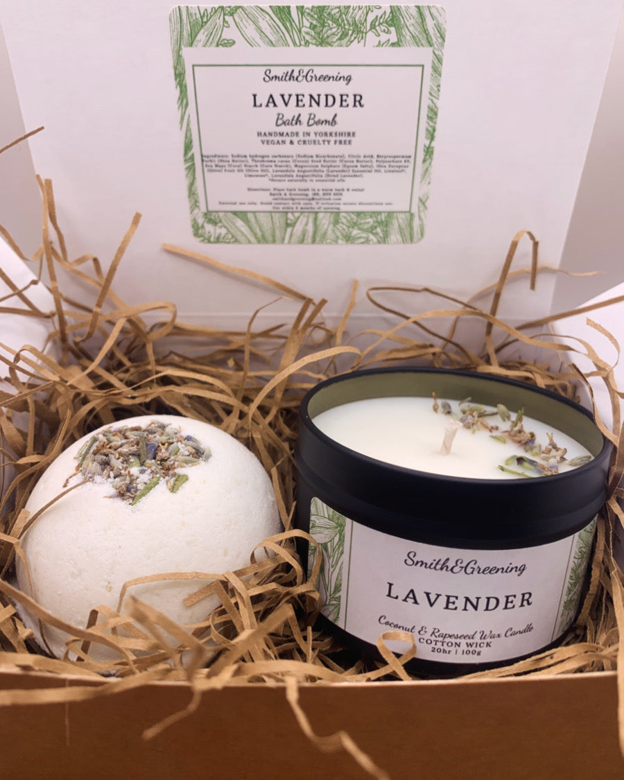Lavender Candle & Bath Bomb Gift Set